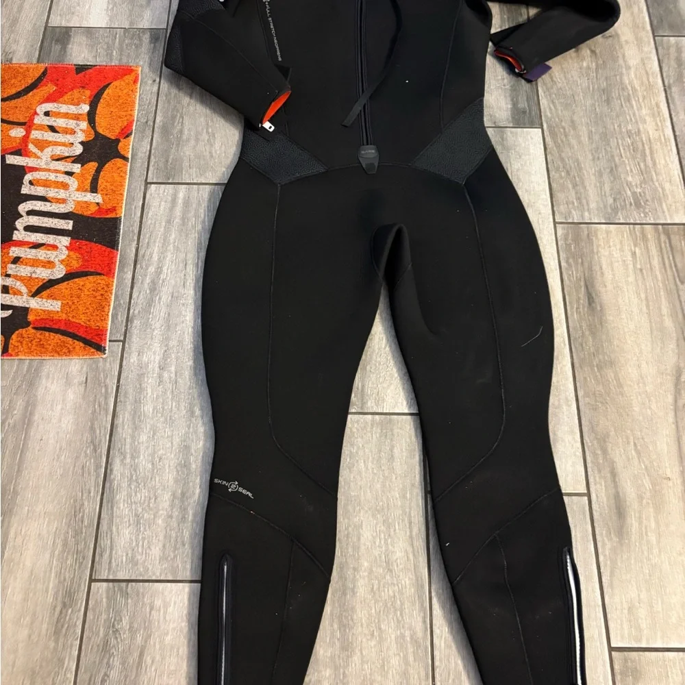 BARE Black Full-Body Wetsuit. Size 14. NWT - Picture 3 of 6